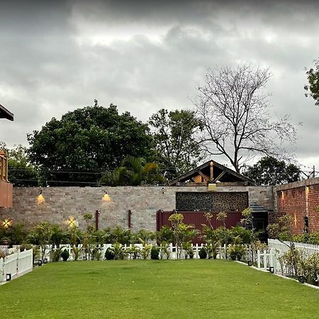 Yashmay Villa Club & Resort Gonda Eksteriør billede