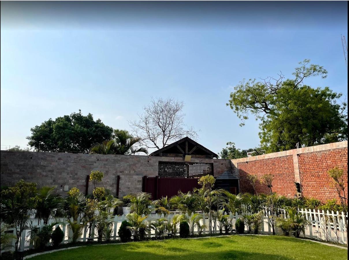 Yashmay Villa Club & Resort Gonda Eksteriør billede