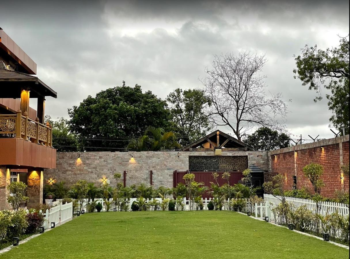 Yashmay Villa Club & Resort Gonda Eksteriør billede