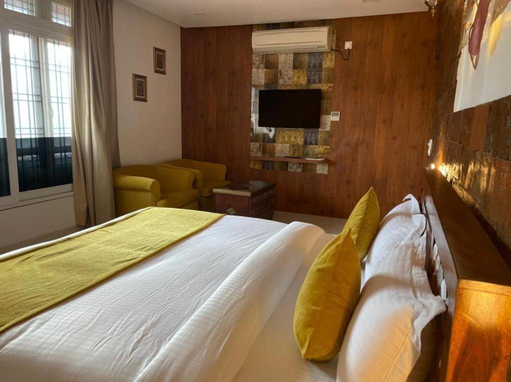 Yashmay Villa Club & Resort Gonda Værelse billede