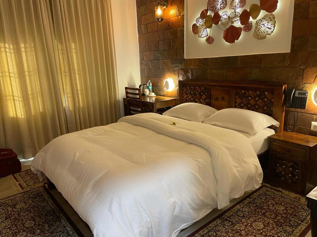 Yashmay Villa Club & Resort Gonda Eksteriør billede